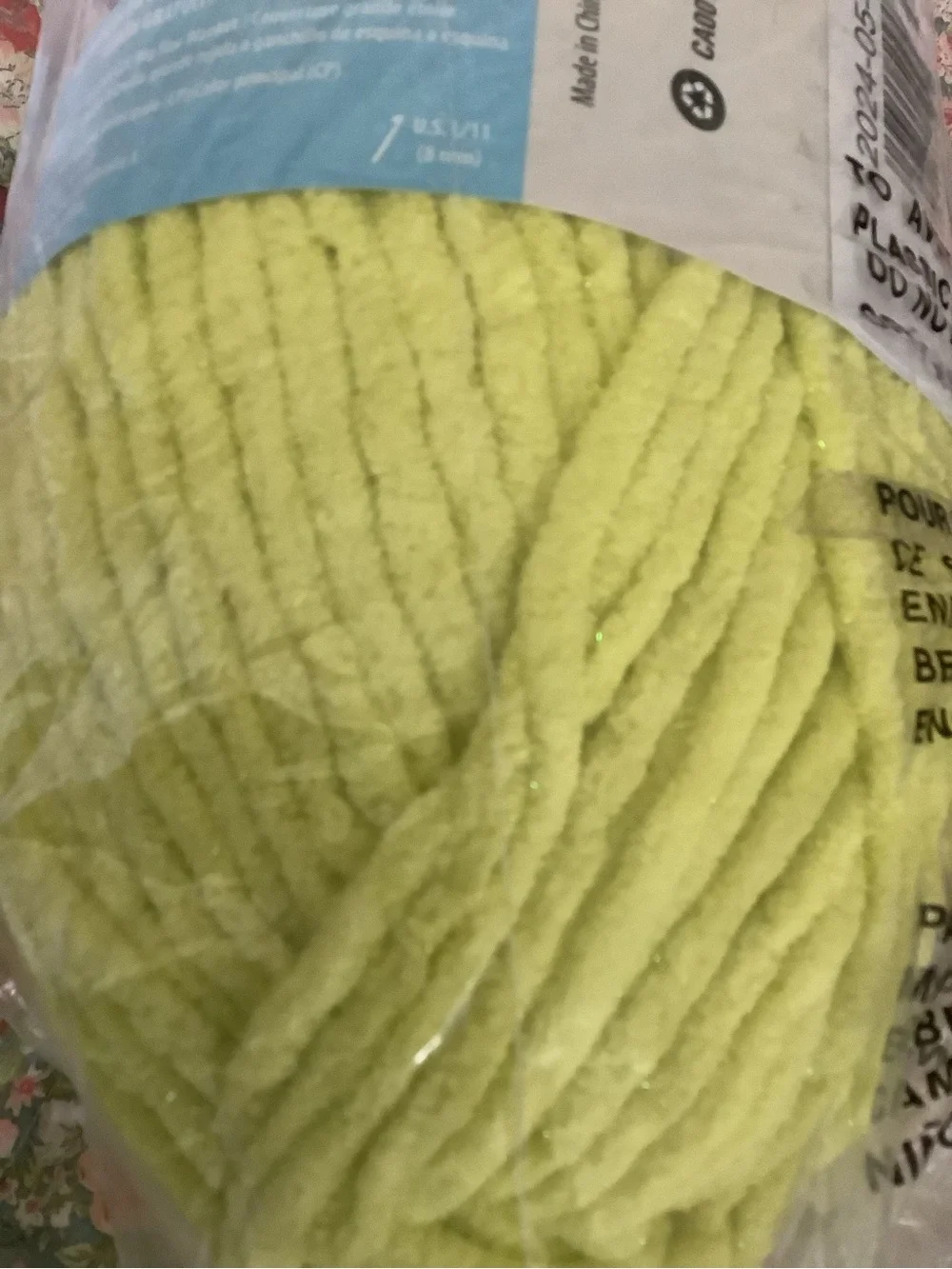 Yarn Lot - Bernat Blanket Sparkle/Wool Ease/ Chenille Skien